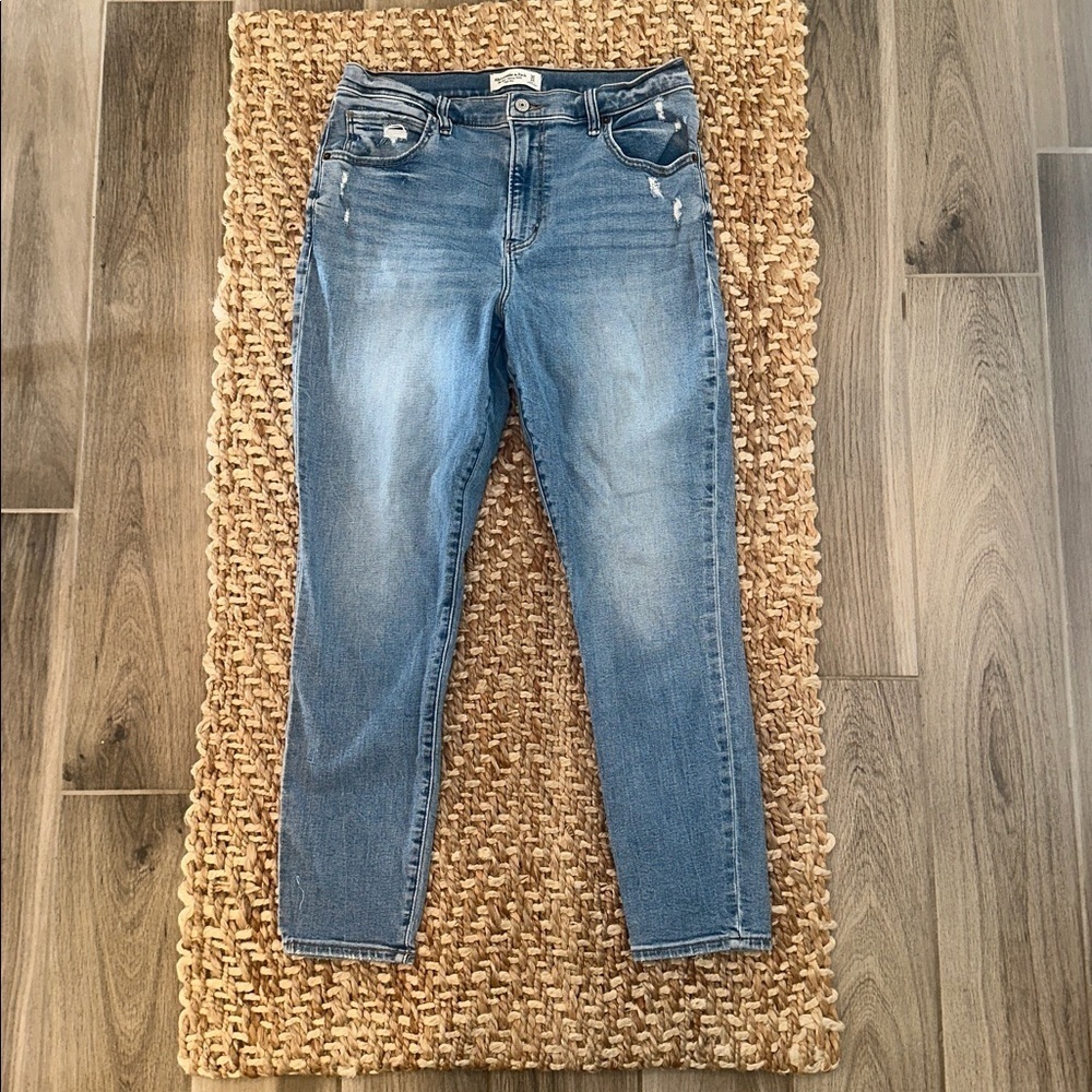 Abercrombie and Fitch the super skinny ankle high rise size 32